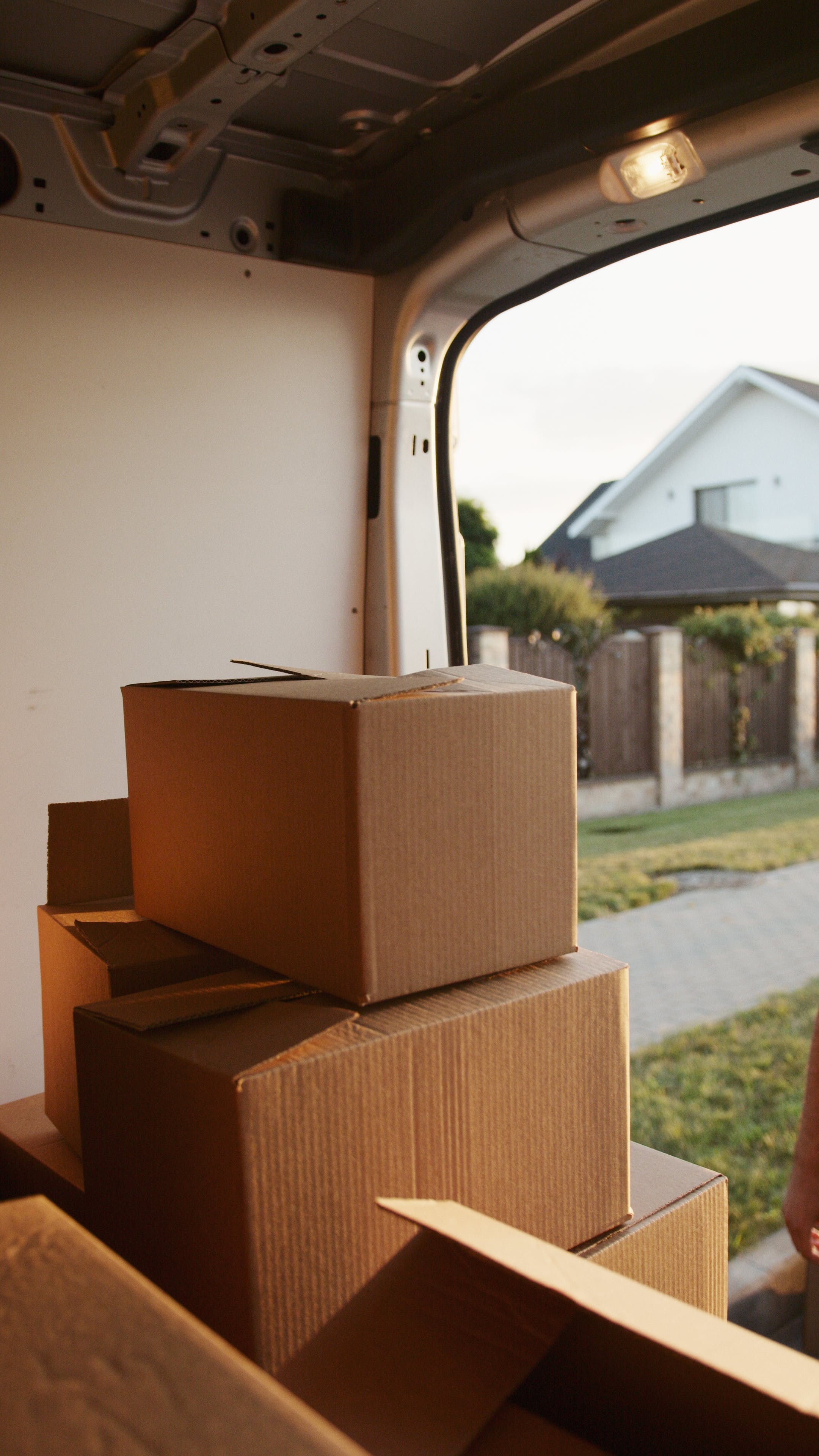 Efficient Moving Service by Lakeland Moving Pros